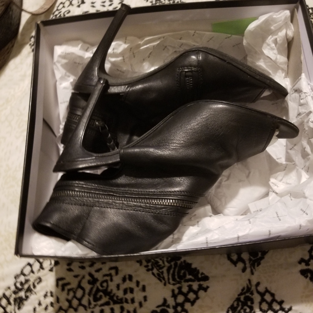 Sandals - Picture 6 of 6